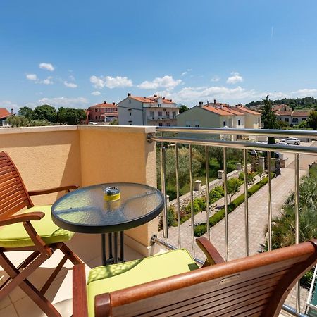 B&B Villa Oasa 1 Ровин Екстериор снимка