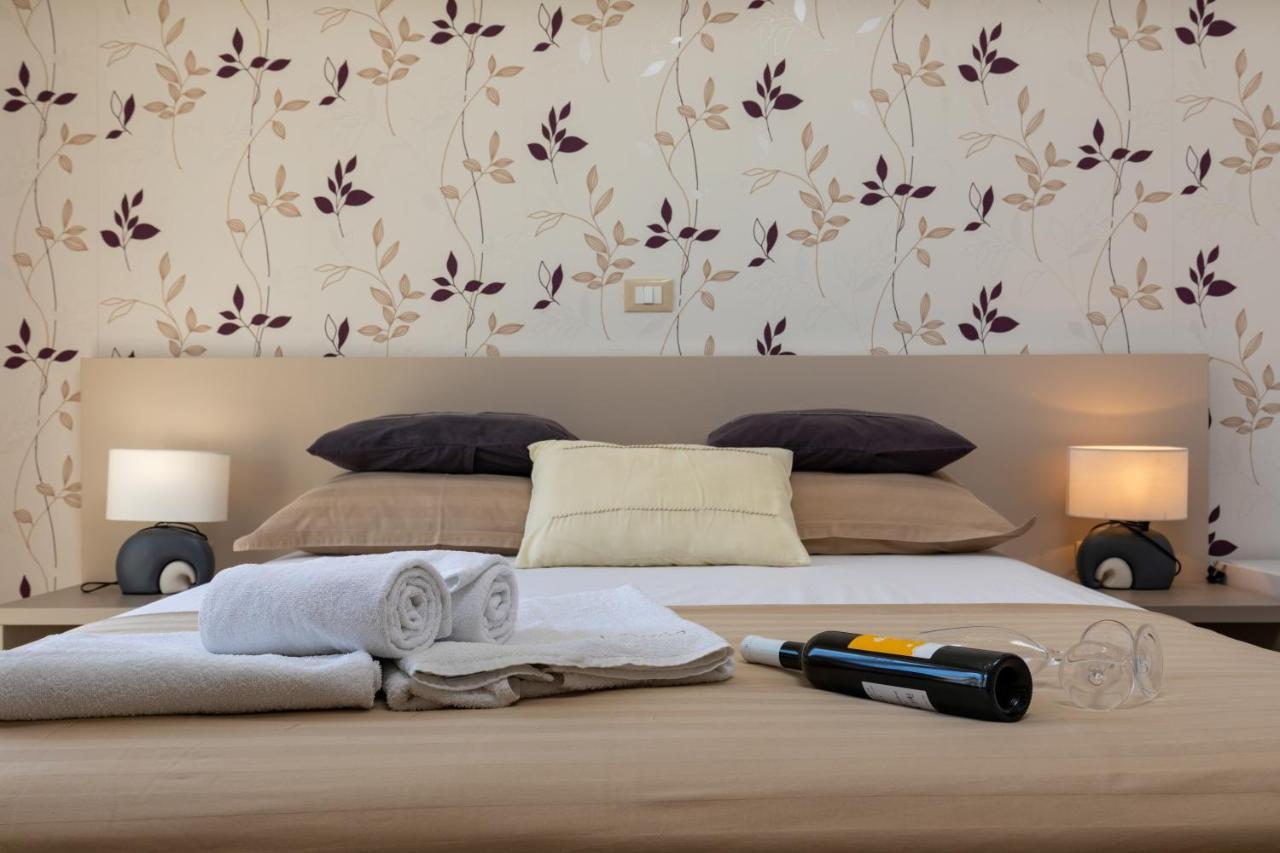 B&B Villa Oasa 1 Ровин Екстериор снимка