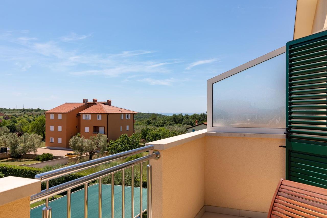 B&B Villa Oasa 1 Ровин Екстериор снимка