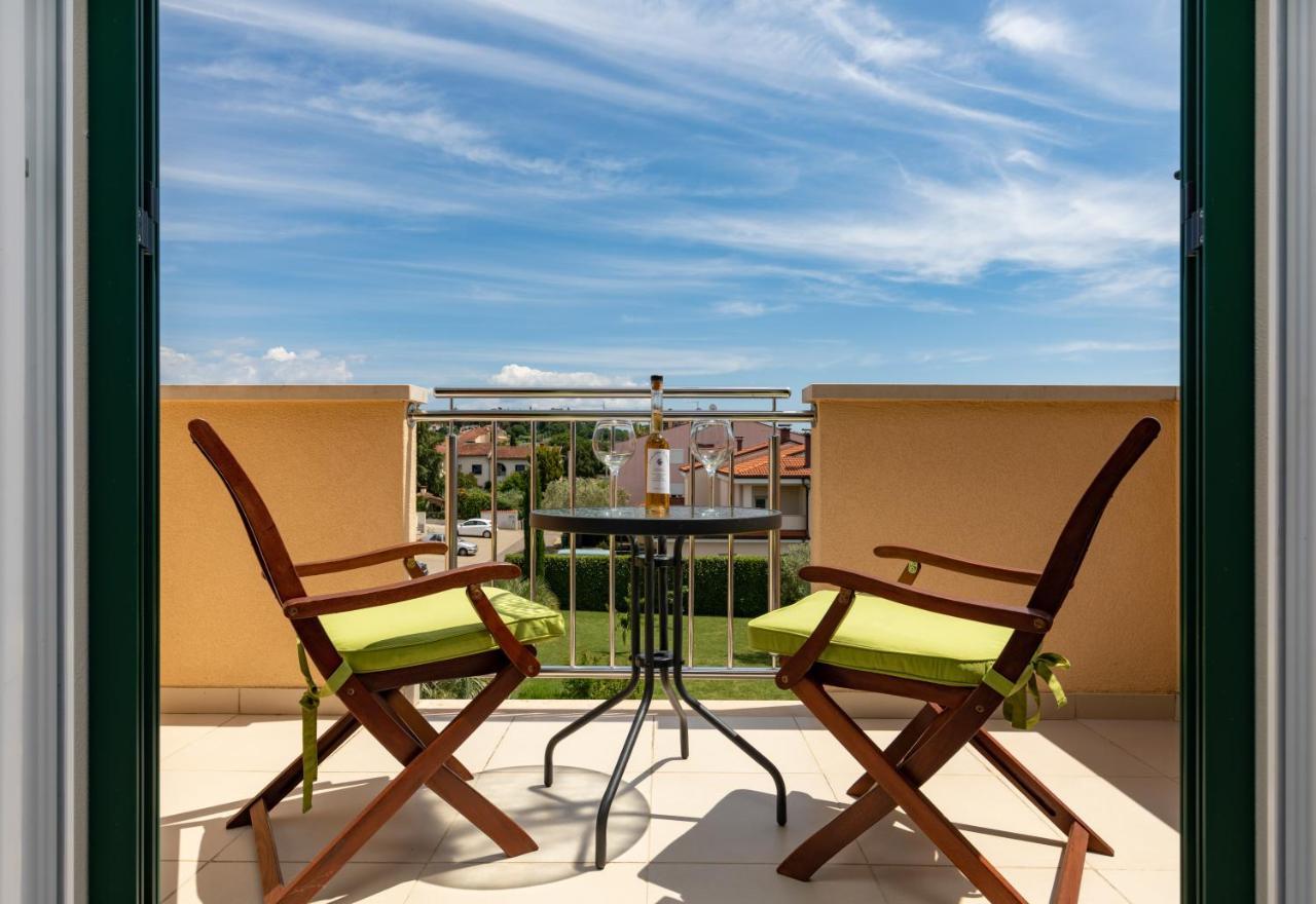 B&B Villa Oasa 1 Ровин Екстериор снимка