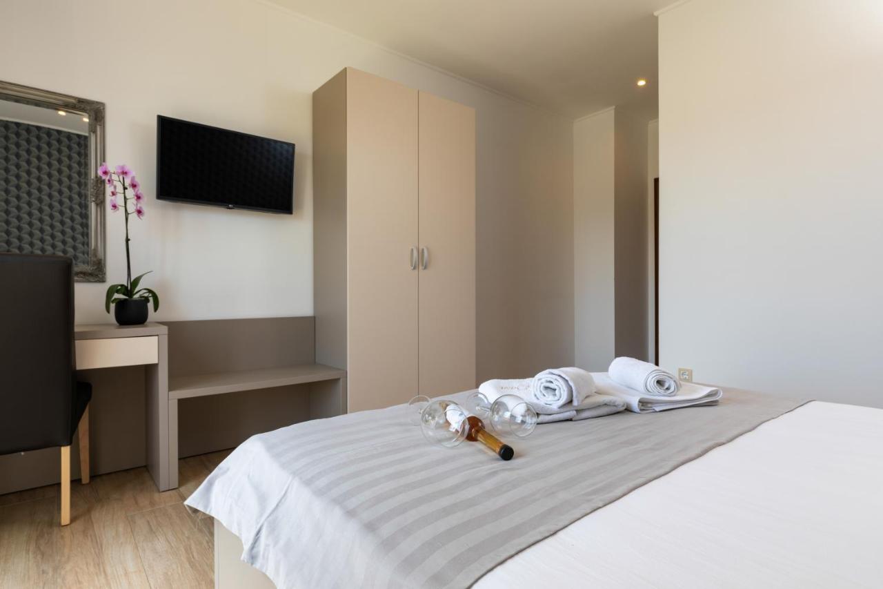 B&B Villa Oasa 1 Ровин Екстериор снимка