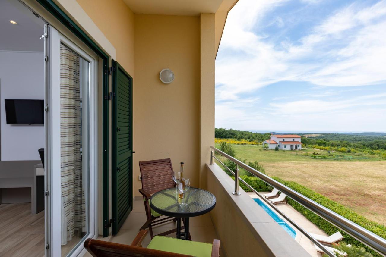 B&B Villa Oasa 1 Ровин Екстериор снимка