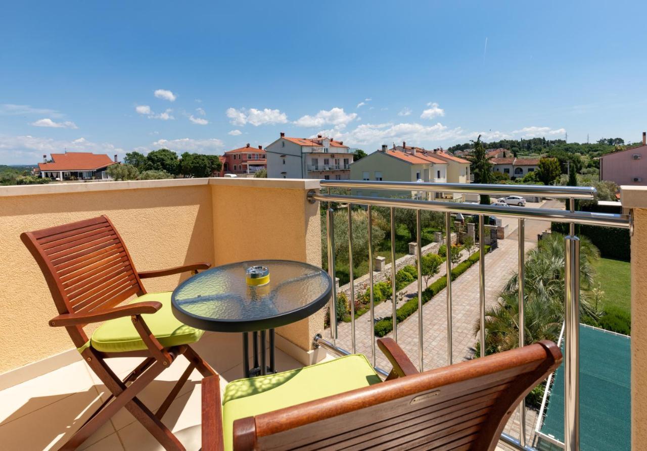 B&B Villa Oasa 1 Ровин Екстериор снимка
