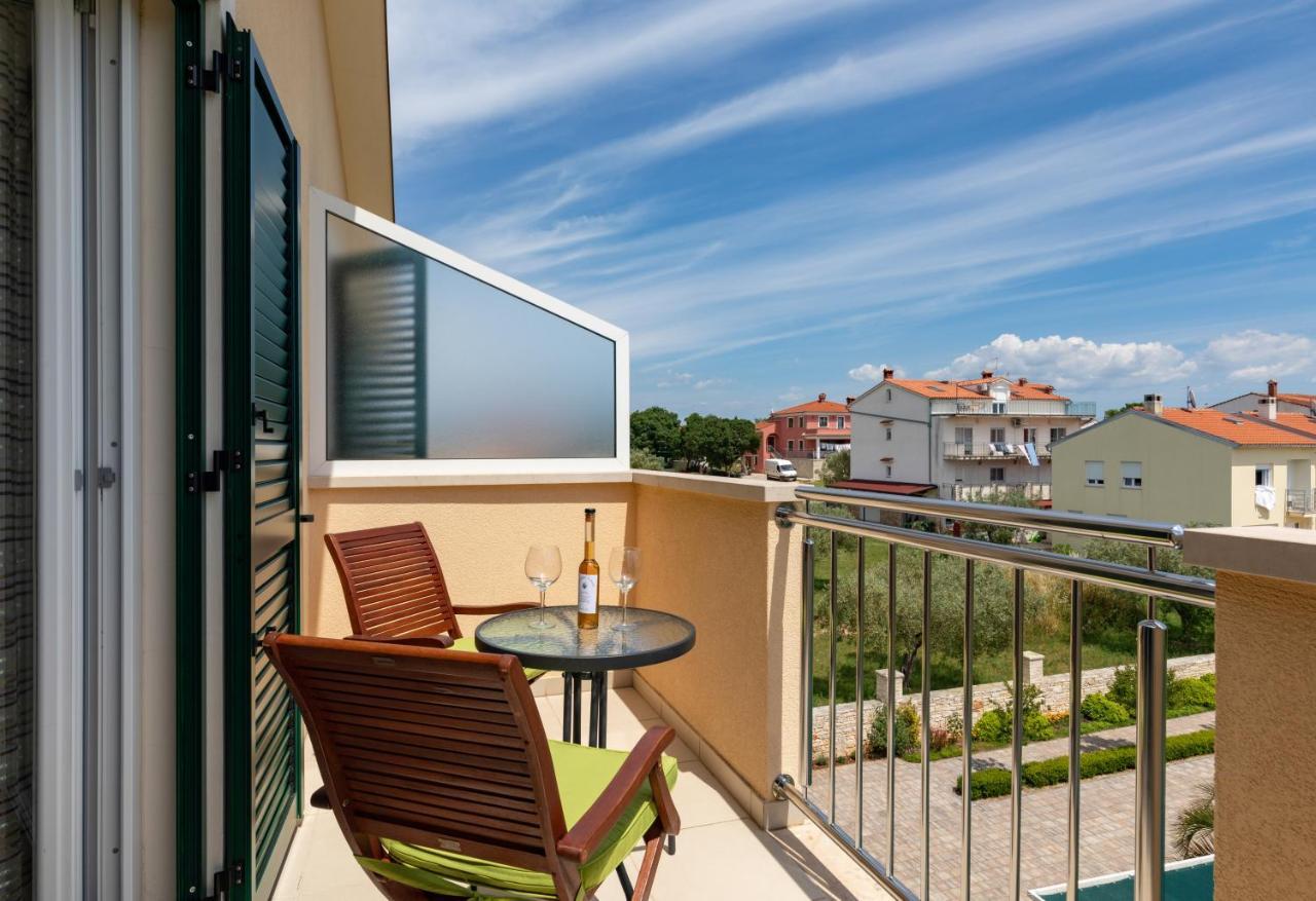 B&B Villa Oasa 1 Ровин Екстериор снимка