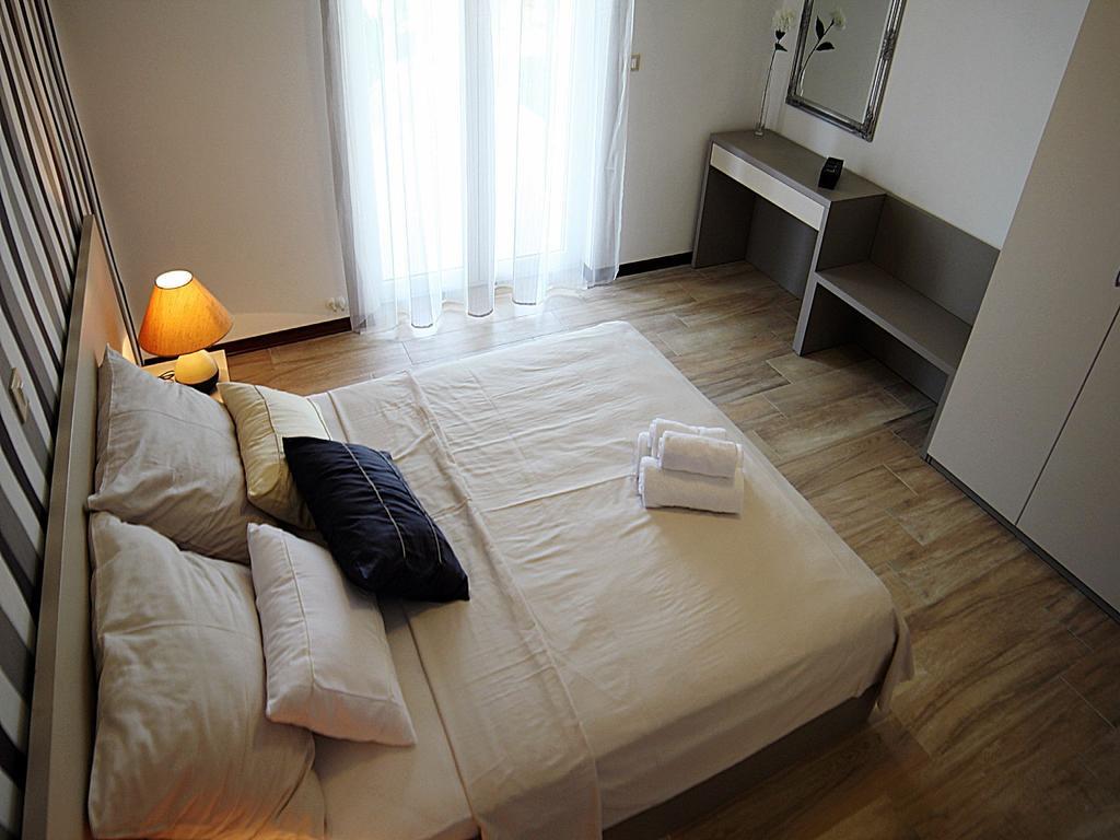 B&B Villa Oasa 1 Ровин Екстериор снимка
