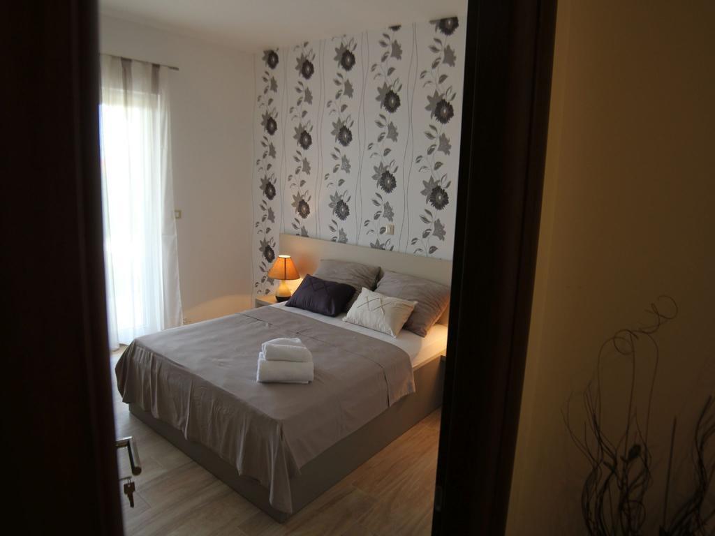 B&B Villa Oasa 1 Ровин Екстериор снимка