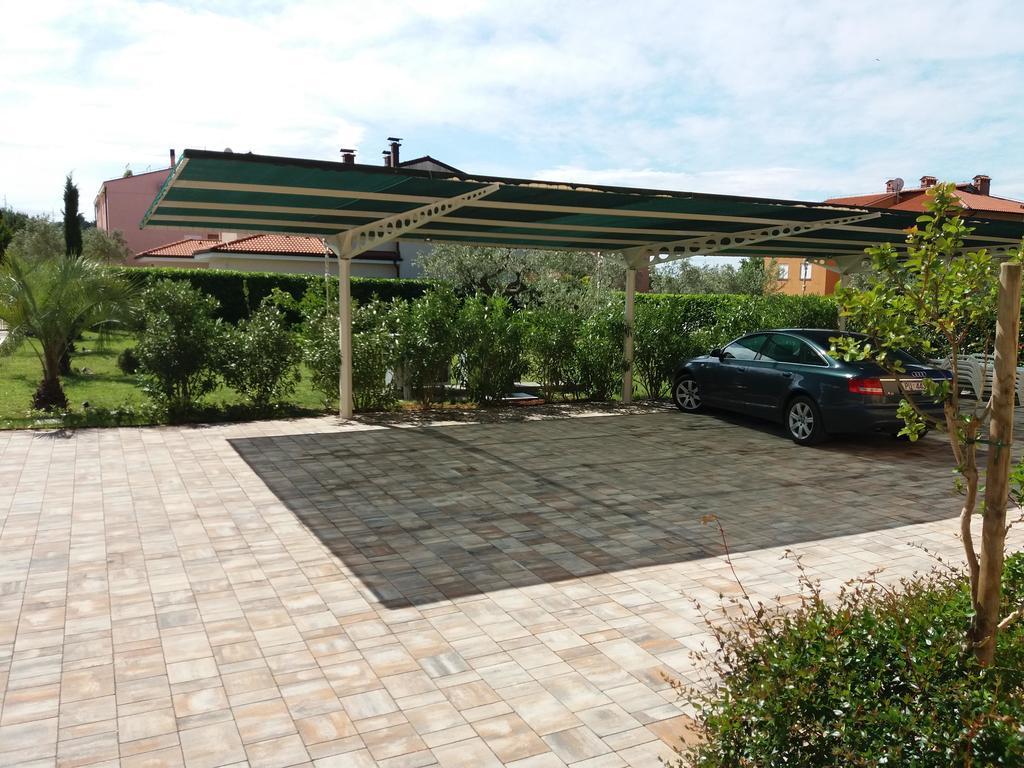 B&B Villa Oasa 1 Ровин Екстериор снимка